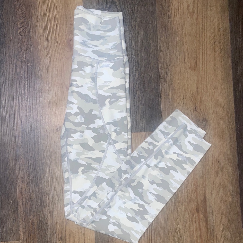 Aerie Gray Camo Leggings